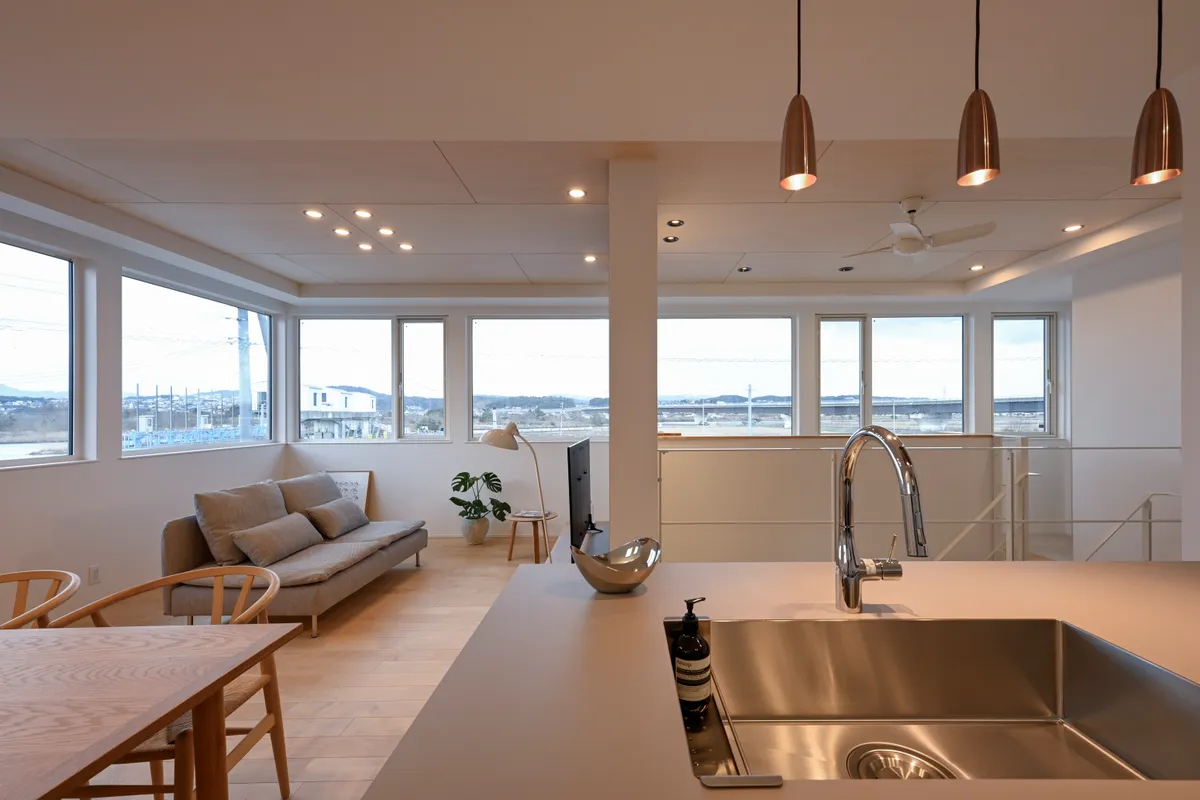 眺望を手に入れた別荘のような家 事例トップ画像