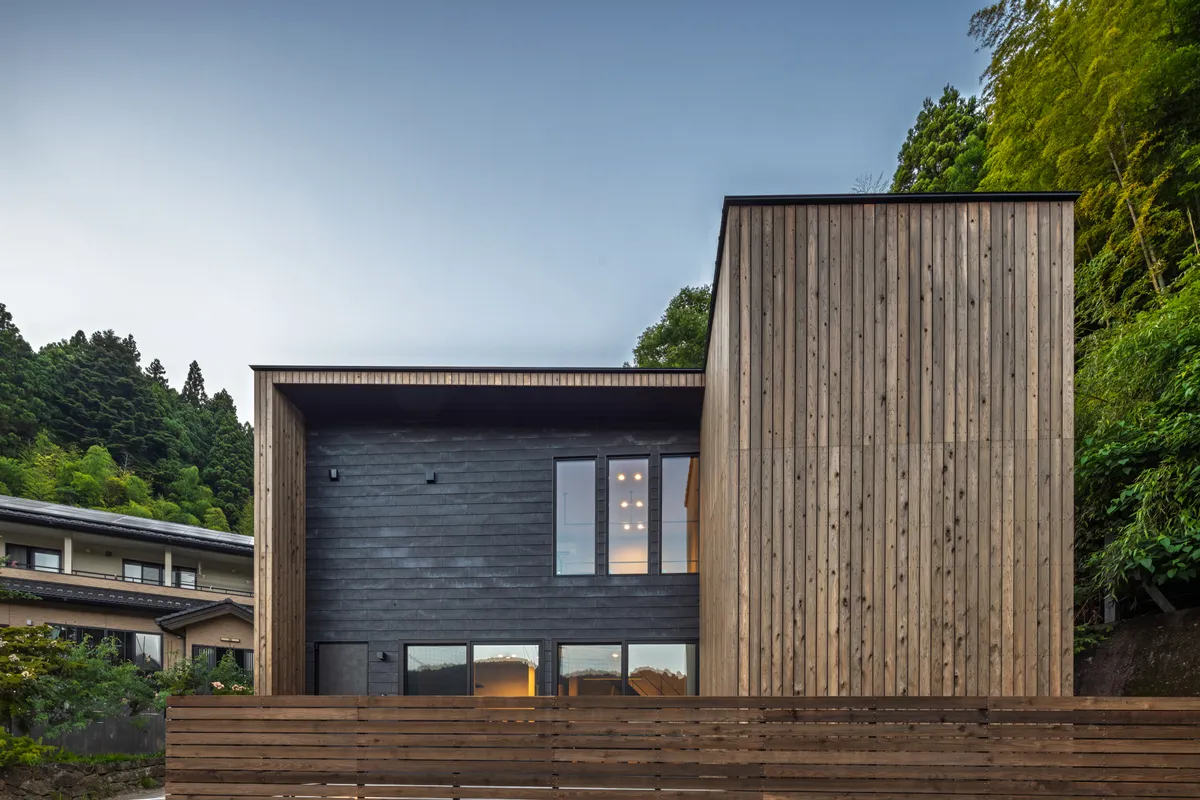 自然とつながる段々の家 事例トップ画像