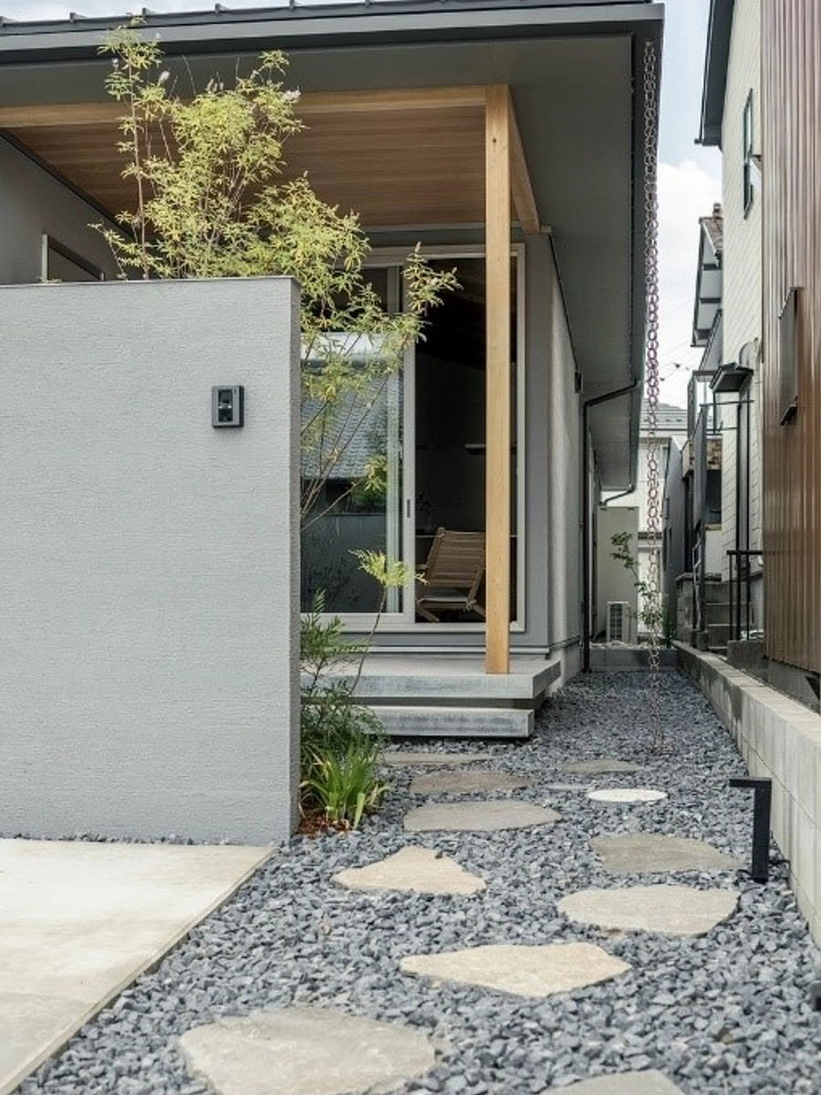 和風テイストで外と内を繋げる玄関