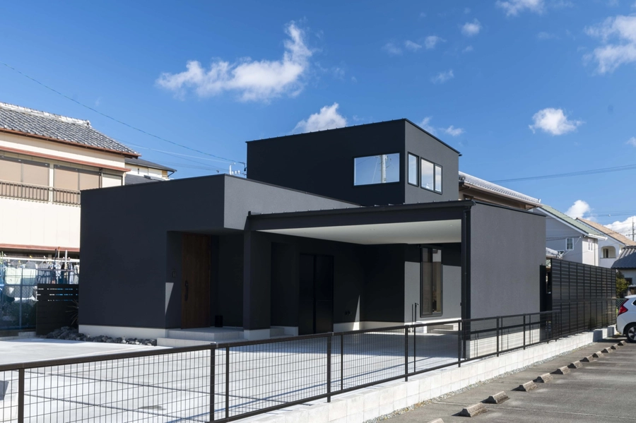 駐車場幅はどのくらい必要？車種別のサイズ目安やよくある失敗パターンもご紹介