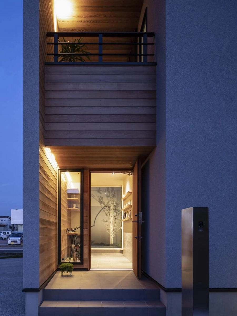 玄関上のインナーバルコニー