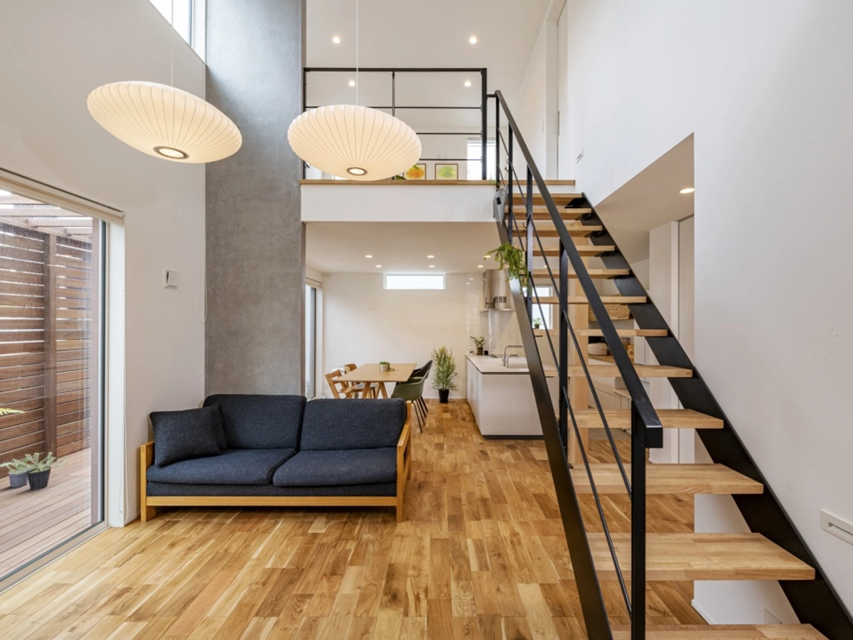 日差したっぷり吹き抜けリビング