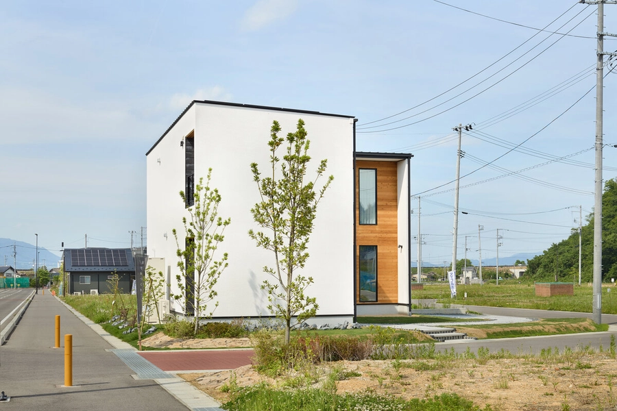 【家を建てる費用】土地ありの場合の目安は？内訳や注意点を解説