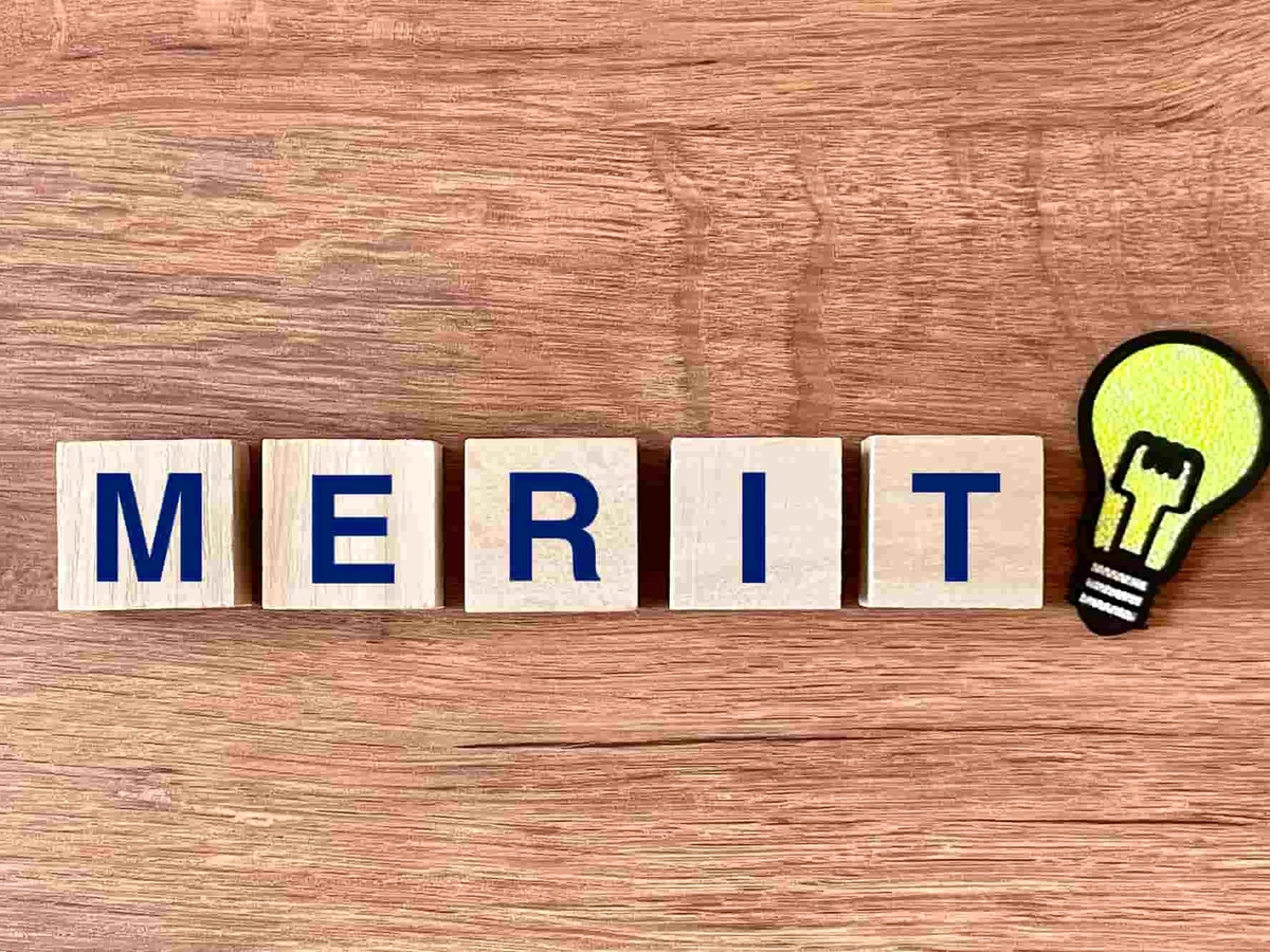 メリットのブロックと電球のマーク