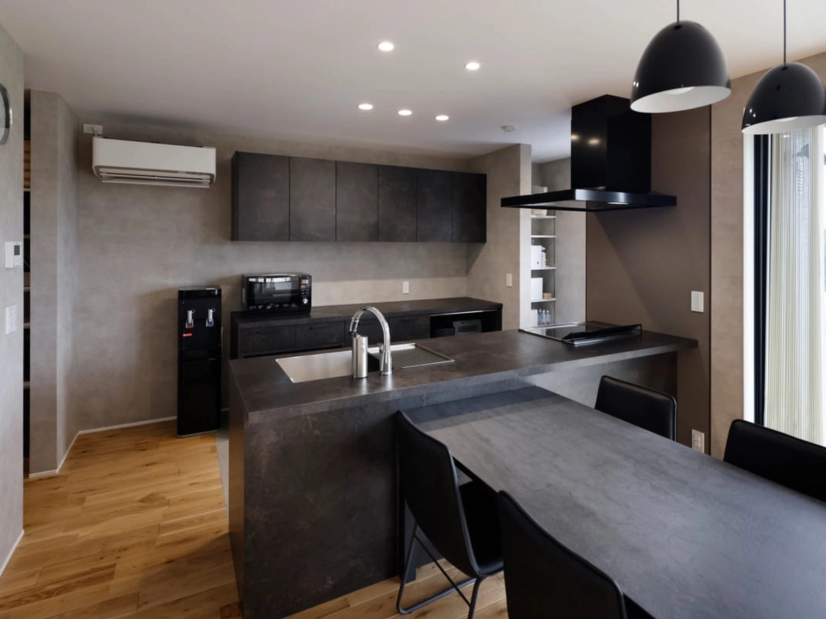 玄関から直行できるパントリー