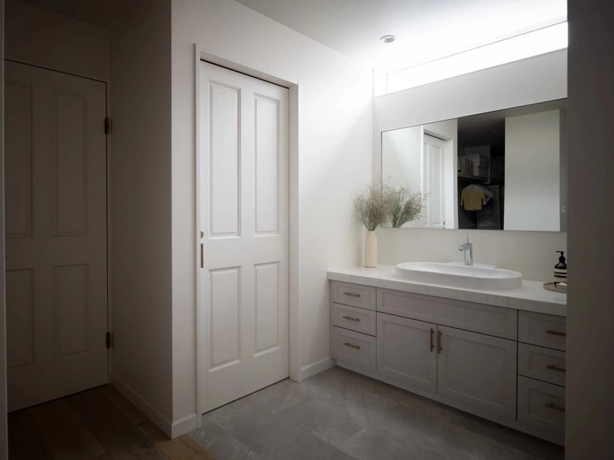 ホワイトを基調とした高級感が漂う洗面台