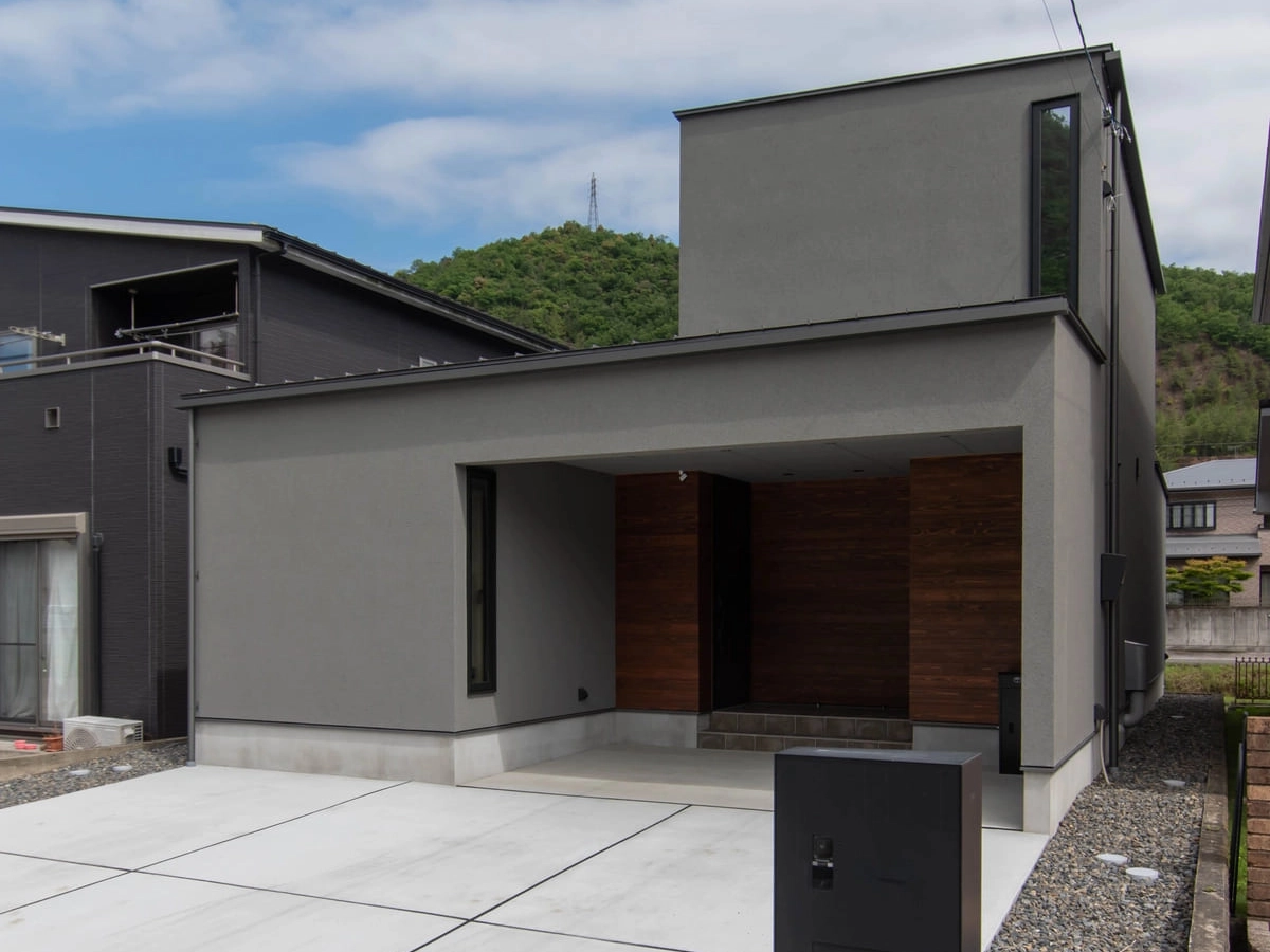 グレーの家の外観デザイン24選!おしゃれな外壁・玄関の施工事例をチェック