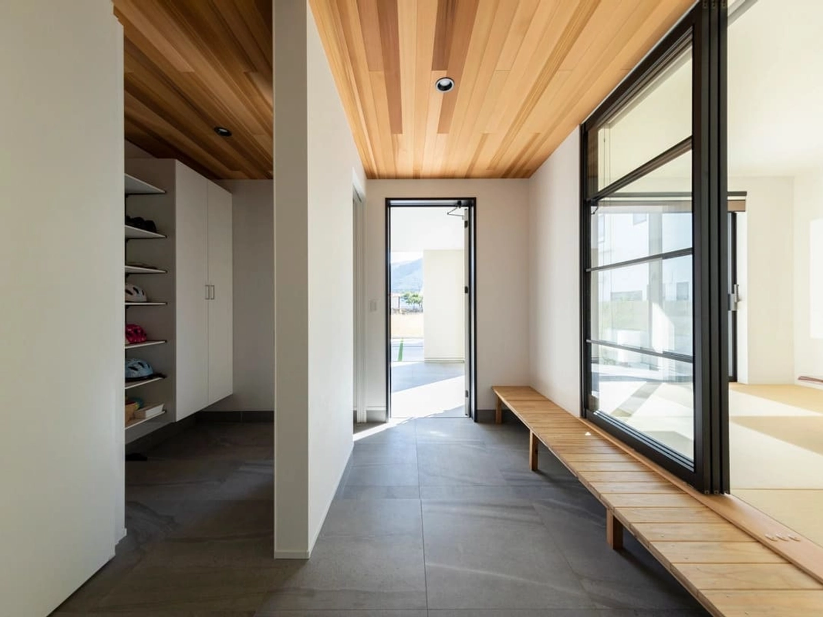 玄関のすぐ脇にある和室