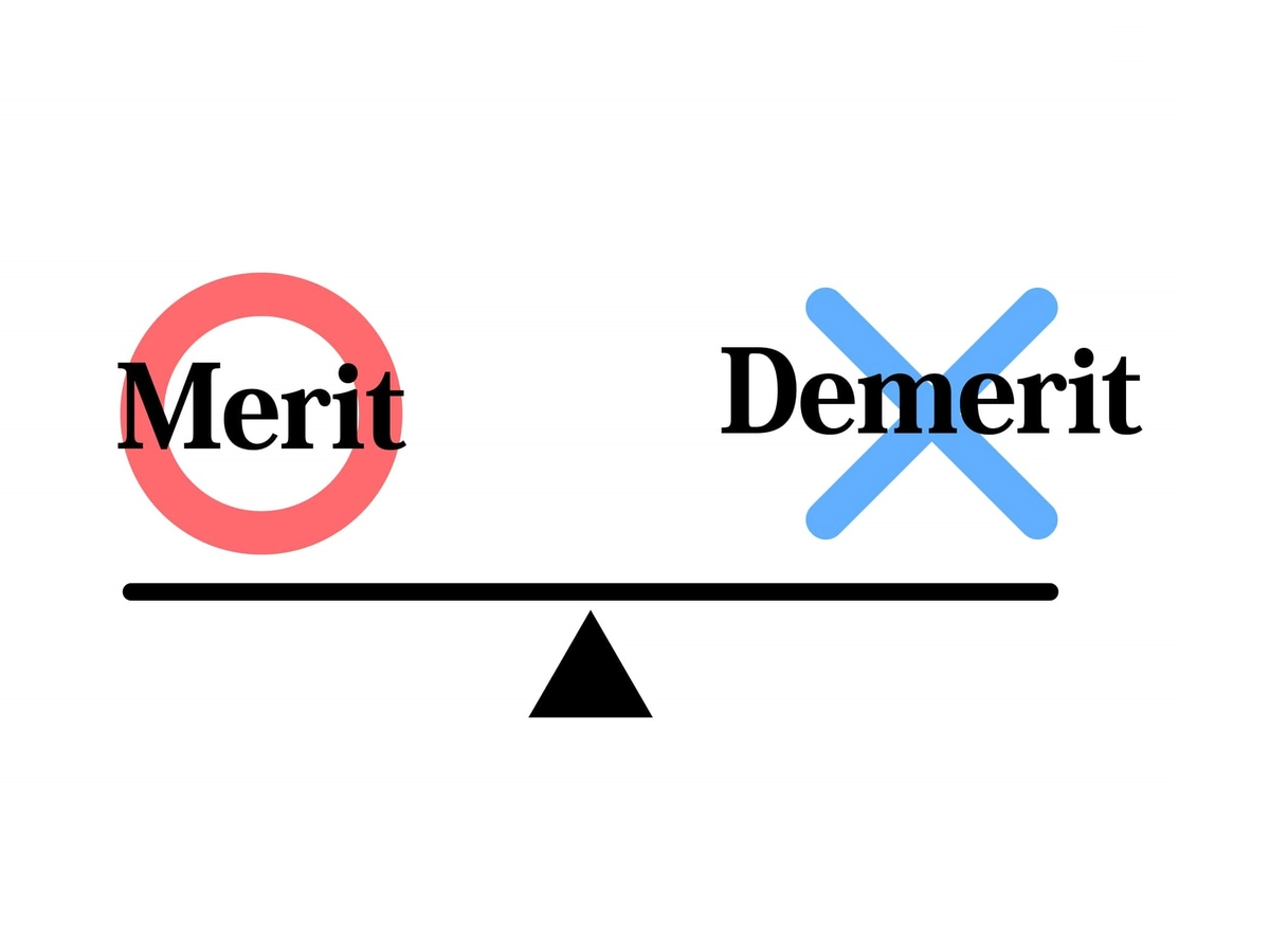 シーソーに乗ったメリットデメリットの文字