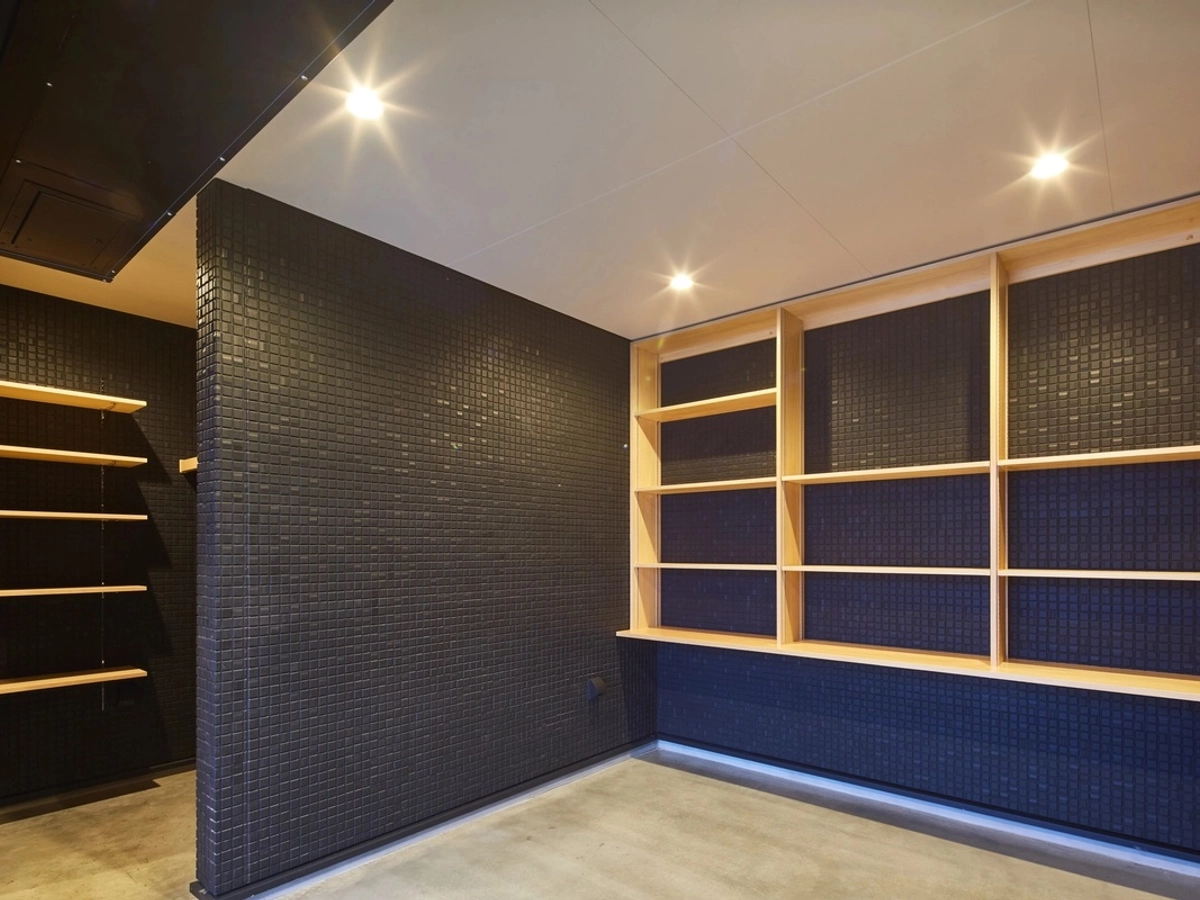 スタイリッシュなバイクガレージ