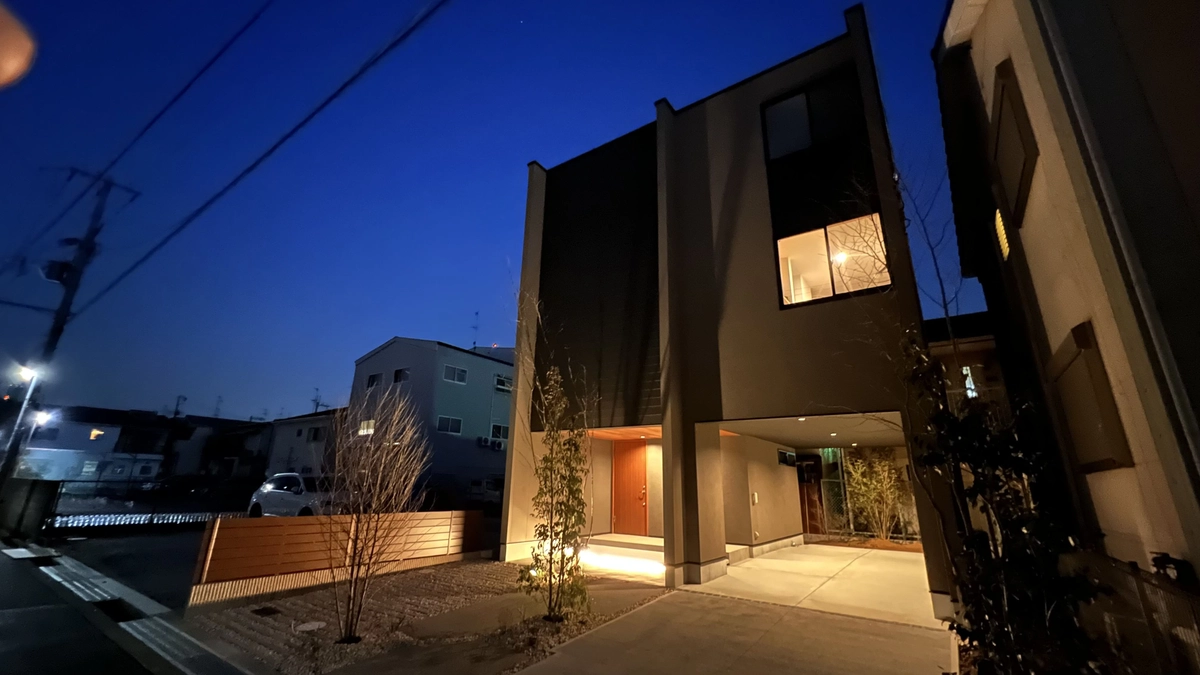 3階建てのインナーガレージのある家