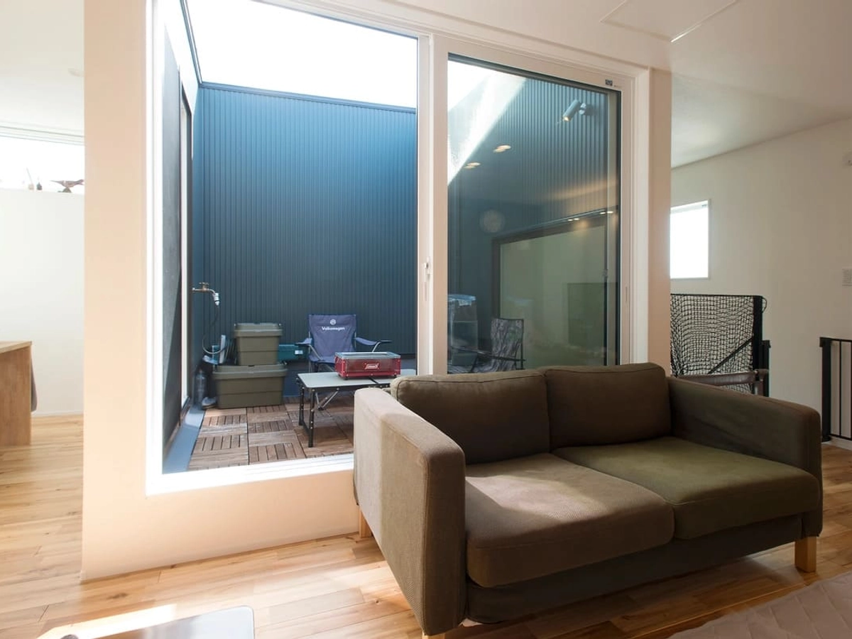 リビングとダイニングに隣接するバルコニー