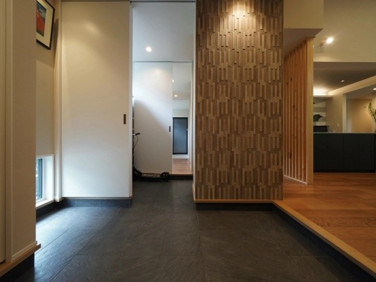 エコカラットがアクセントの玄関