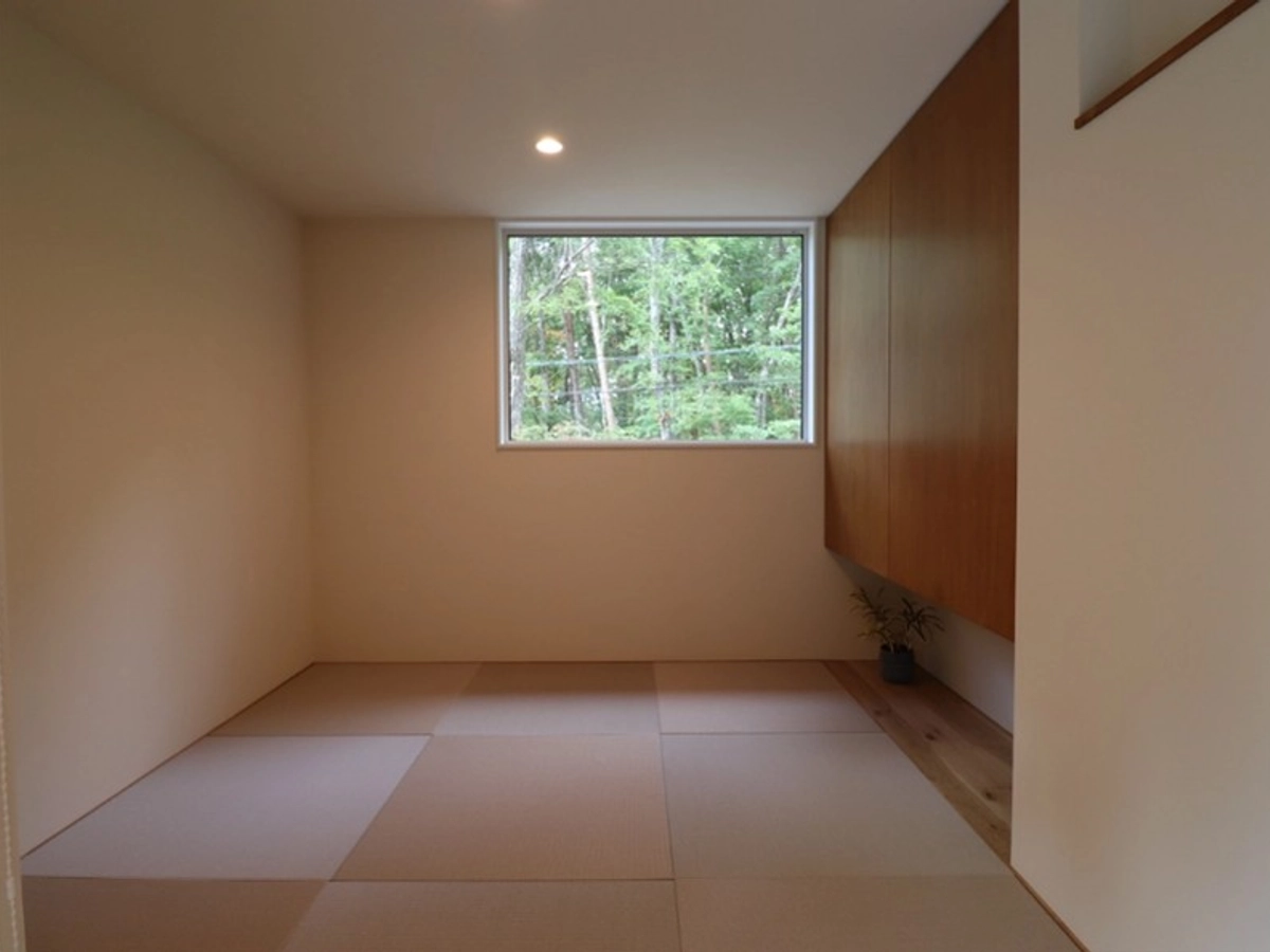 やさしい⾊合いのスッキリとして落ち着く畳スペース