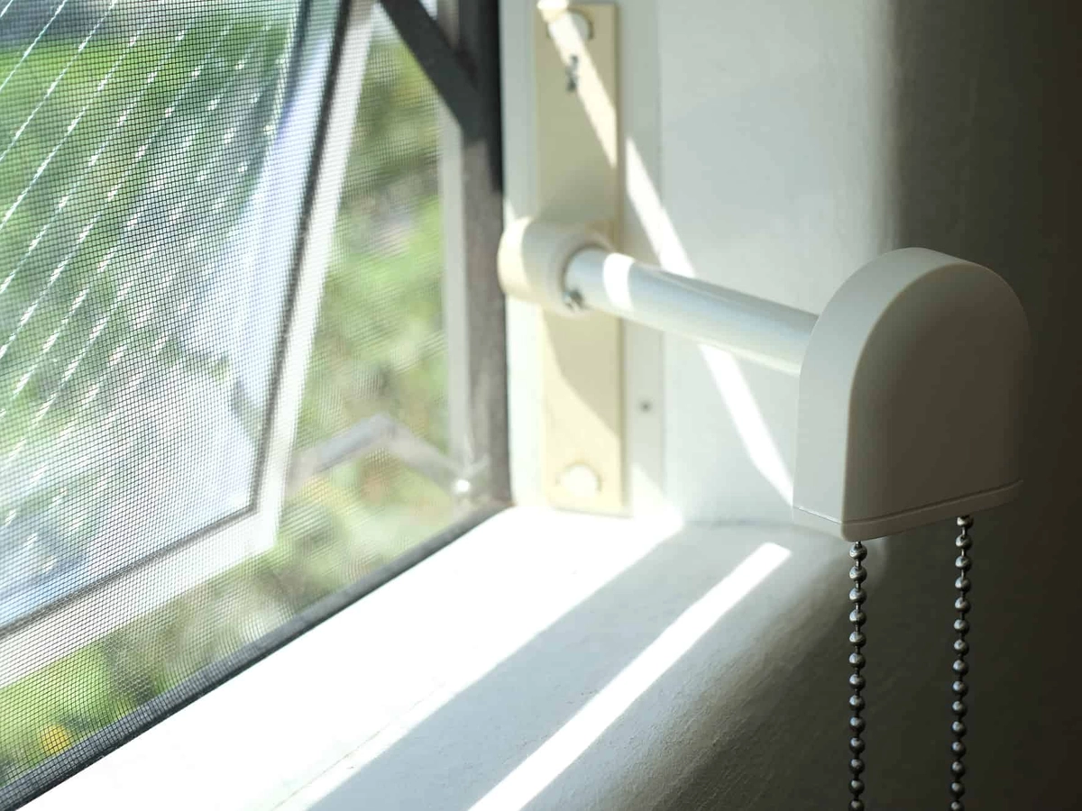 縦すべり出し窓