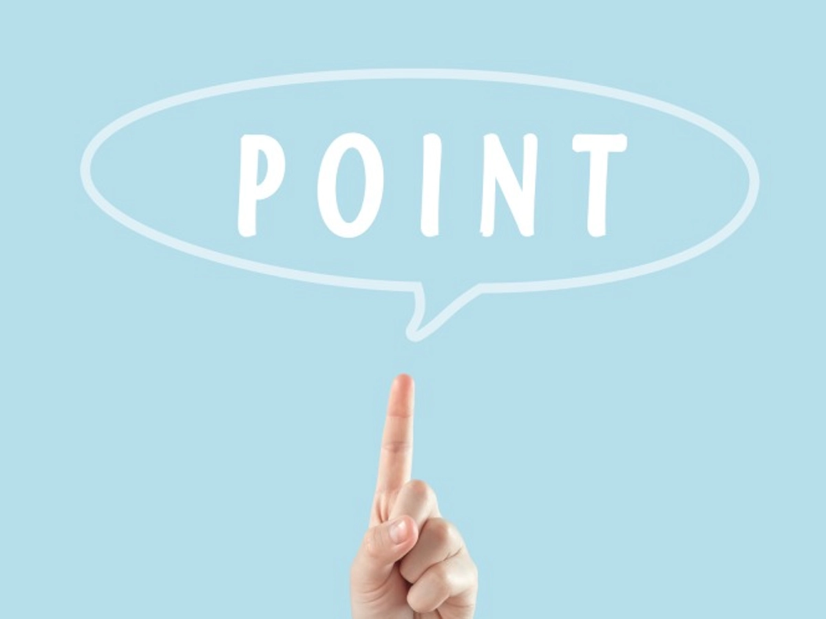 ポイントを指す子供の手