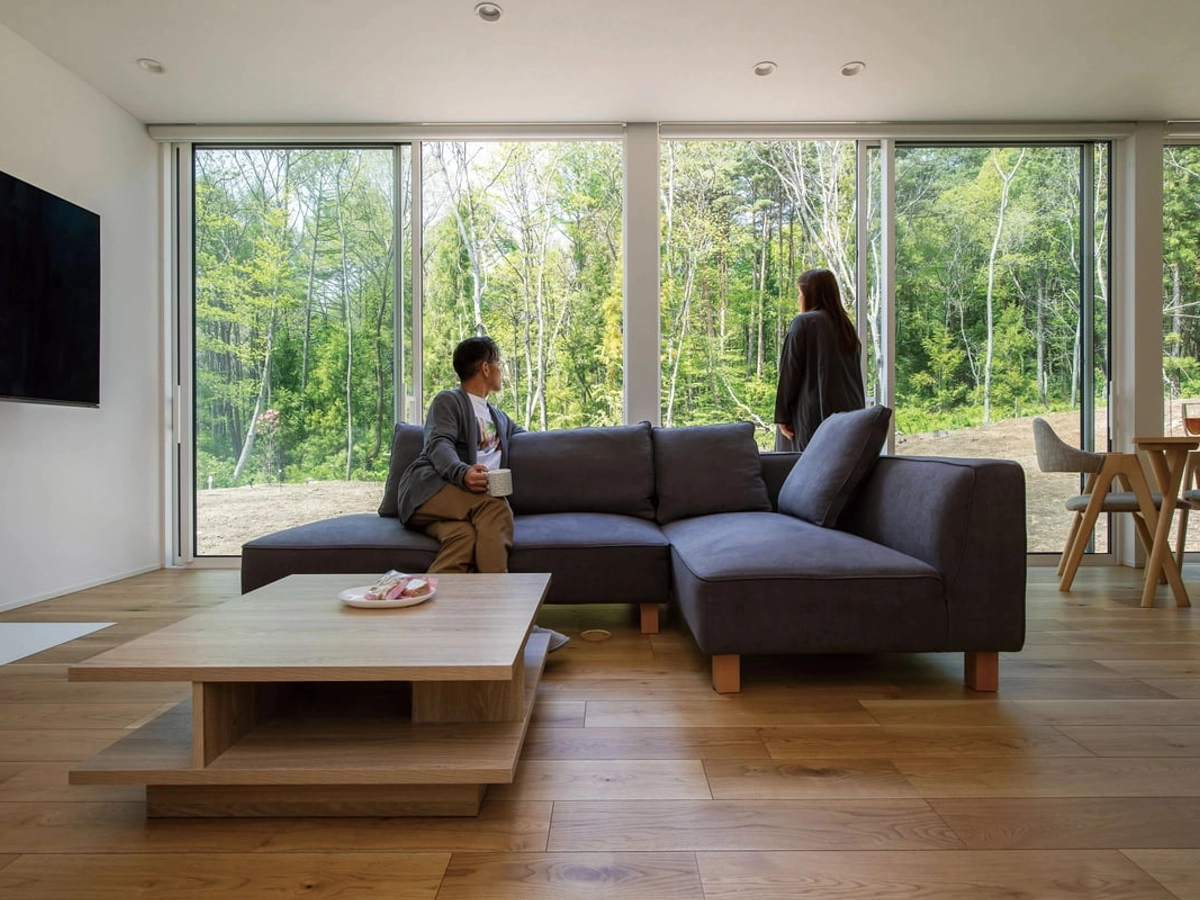 壁一面を窓にした開放感のあるLDK