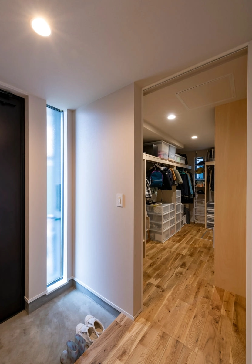玄関と寝室の間にあるファミリークローゼット