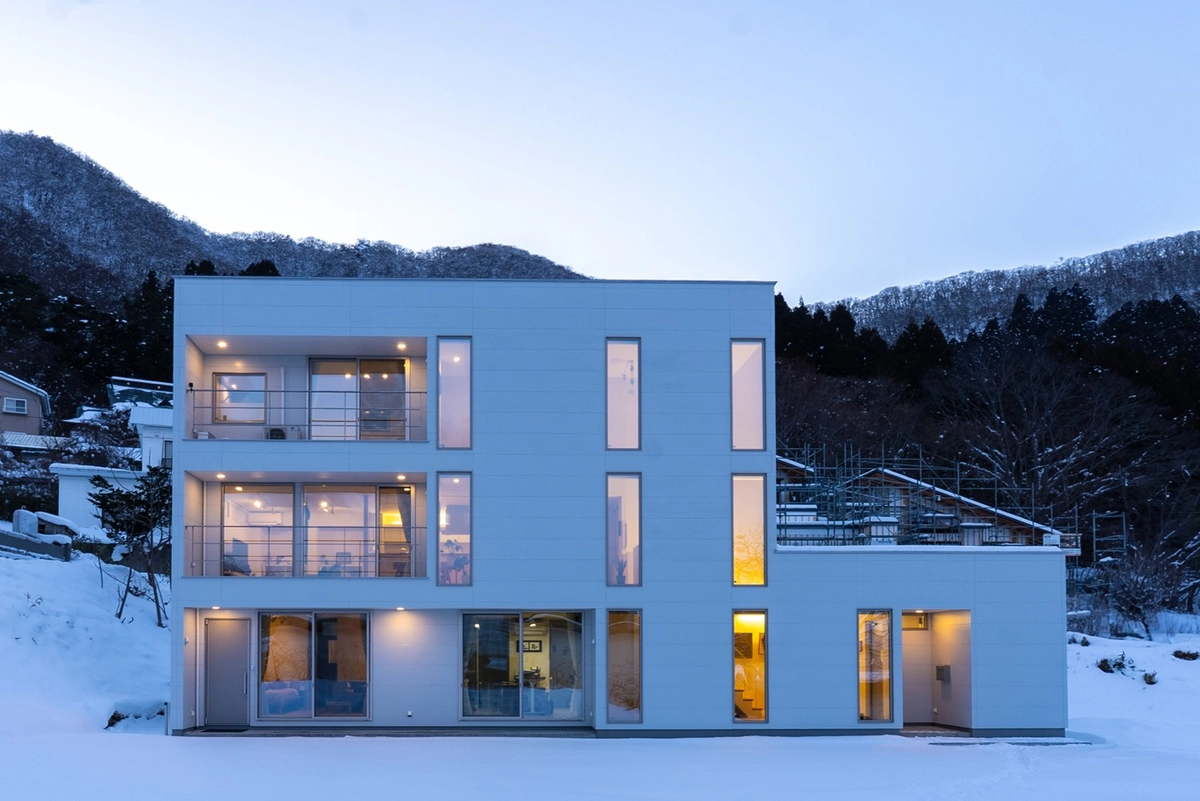 SNS部門　年間大賞「眺望とアートと趣味のための3層吹抜の家」