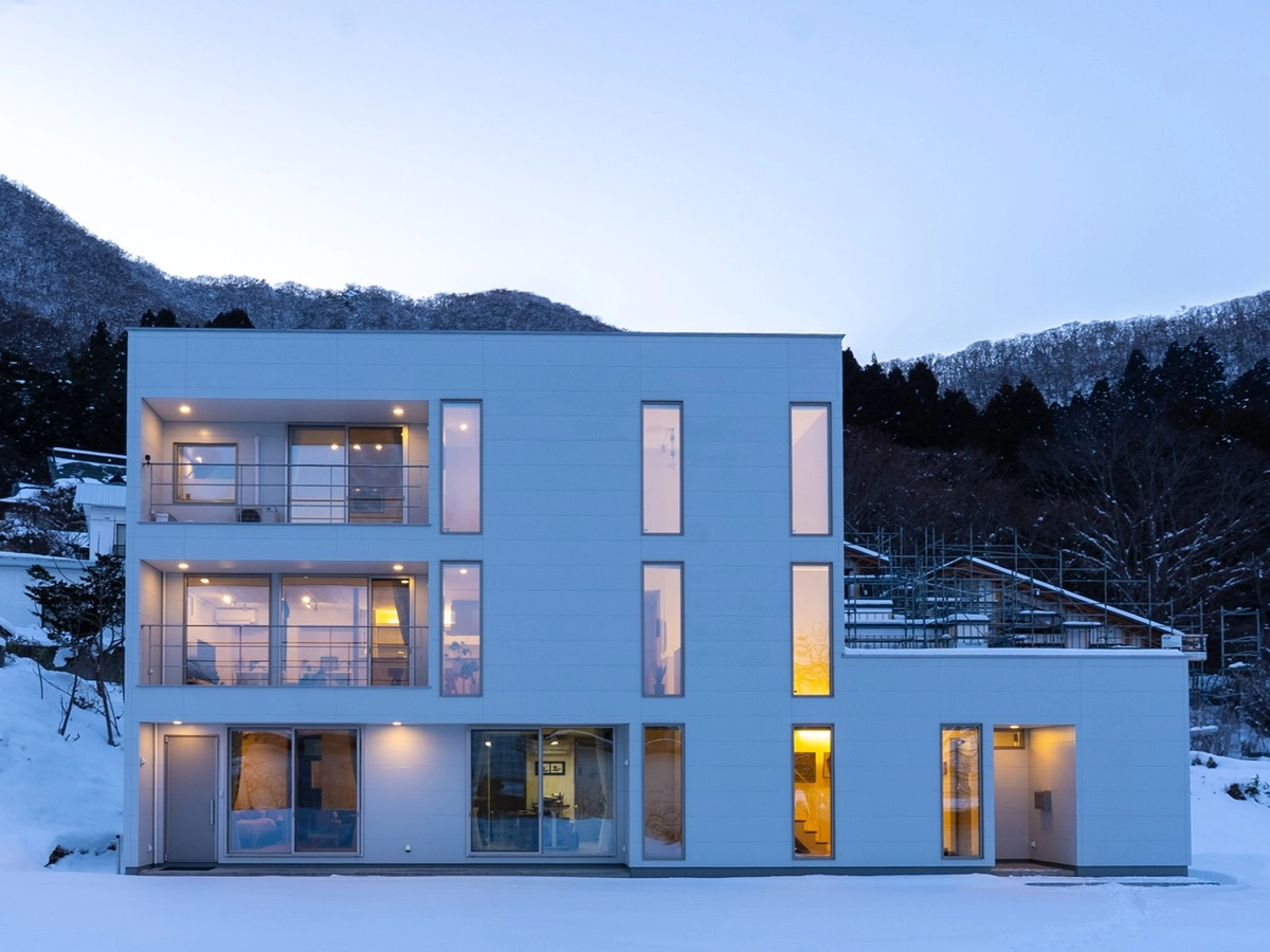 SNS部門 年間大賞「眺望とアートと趣味のための3層吹抜の家」