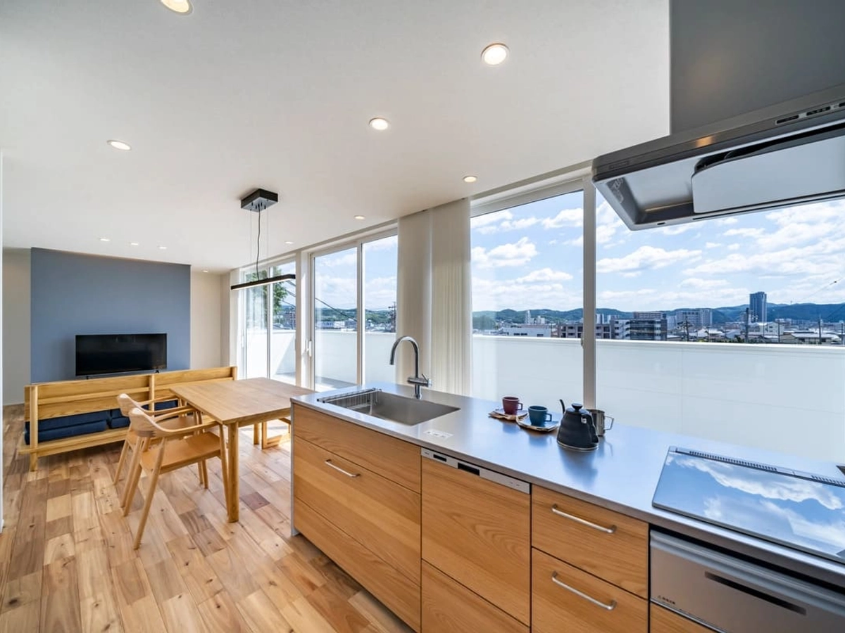 多治見盆地が一望できるリビング