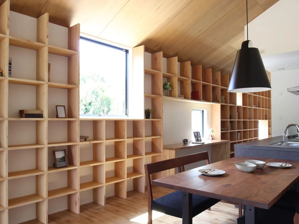 壁一面の収納スペース