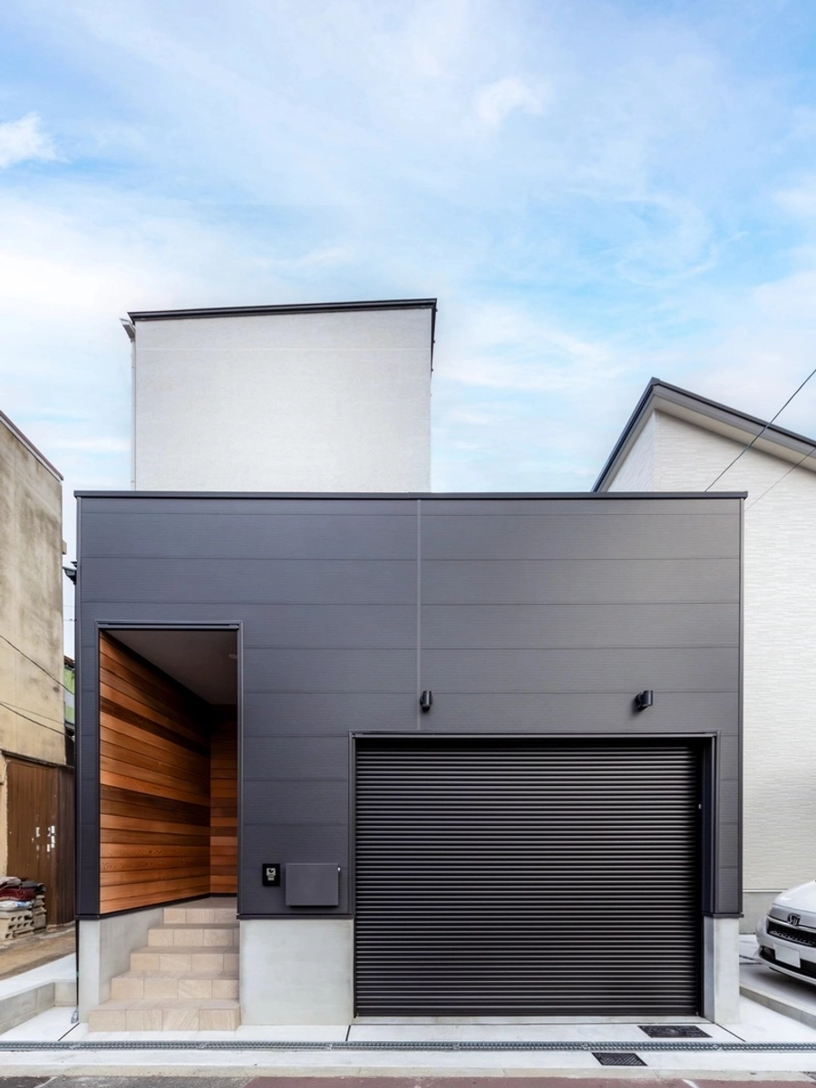 整備工場をイメージしたガレージがある注文住宅