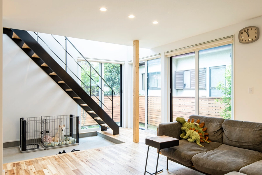 おしゃれな鉄骨階段の施工事例11選！メリット・デメリットや検討ポイントを解説