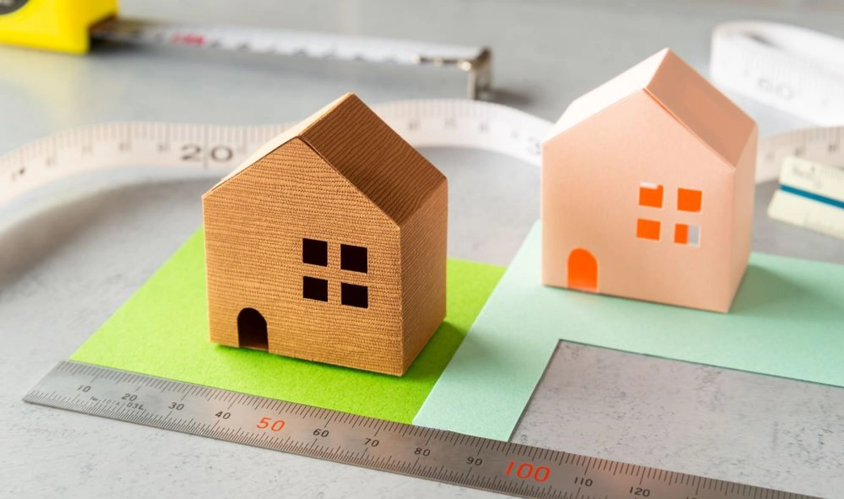 一戸建て模型と定規