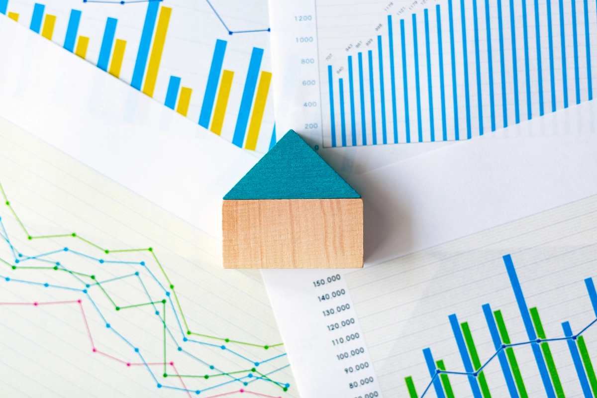 ミニチュア模型とたくさんのグラフ