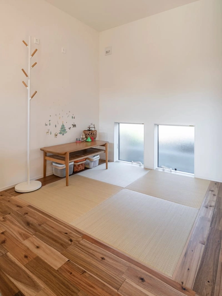 リビングの一角に設置したフラットな畳スペース