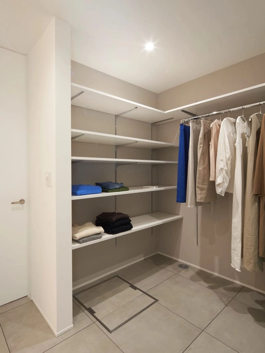 水回り近くの広々としたウォークインクローゼット