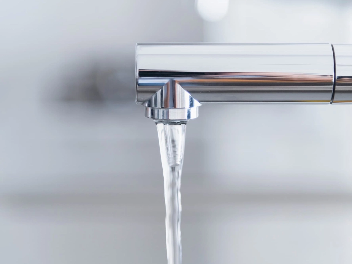 水が出ている蛇口