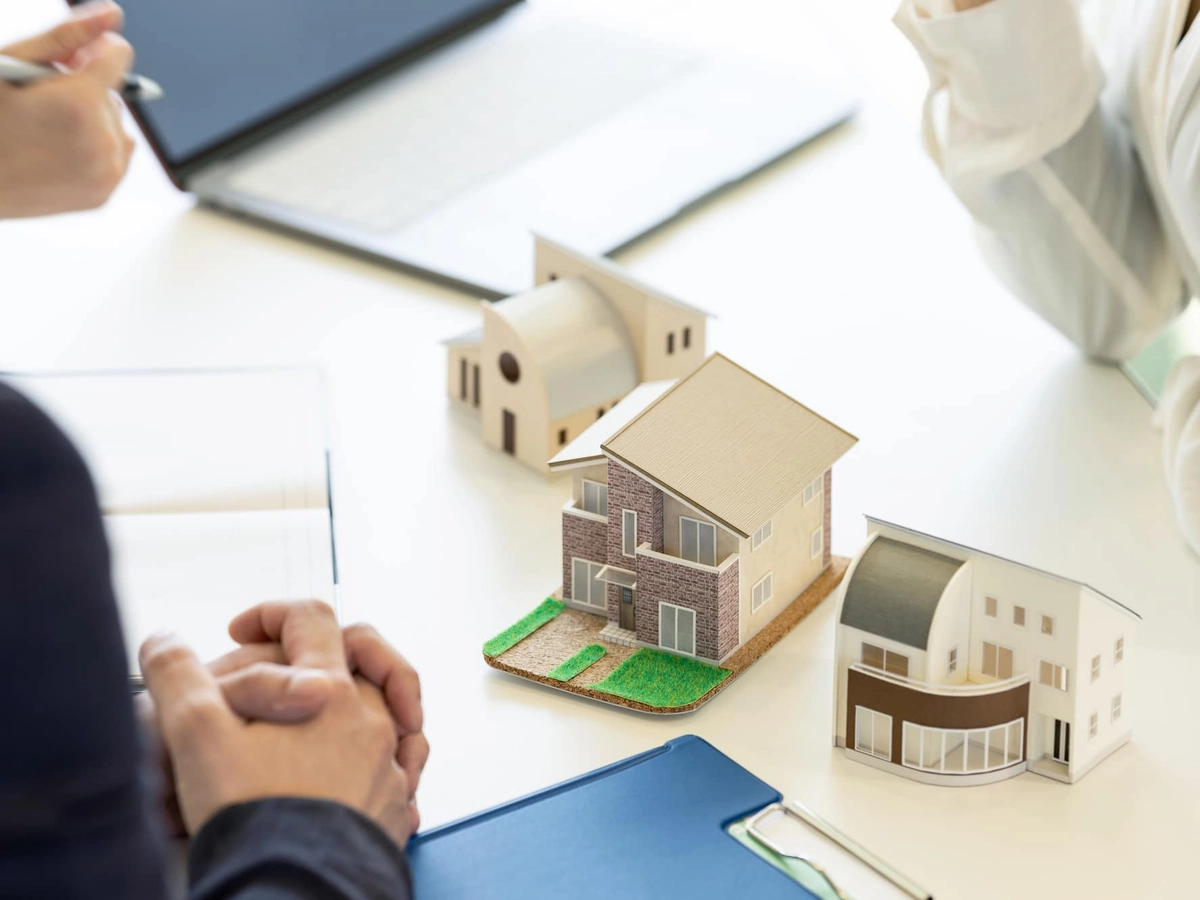 住宅・不動産について相談する様子