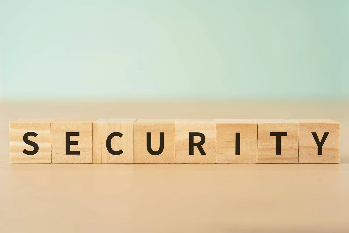 SECURITYと書かれたブロック