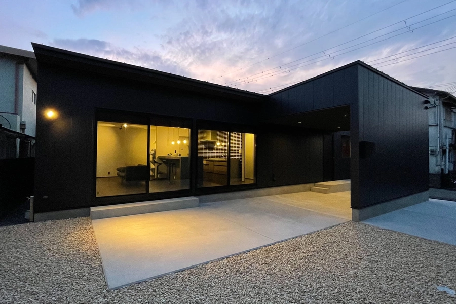 【平屋のメリット】小さい家は何が良い?コンパクトな平屋の特徴やR+house施工事例も紹介