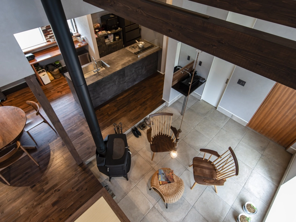 暖炉があるリビング