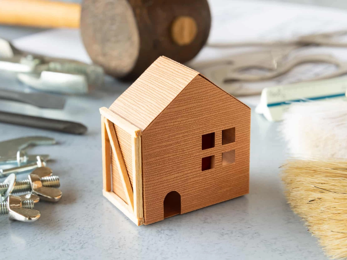 住居模型と耐震補強用工具