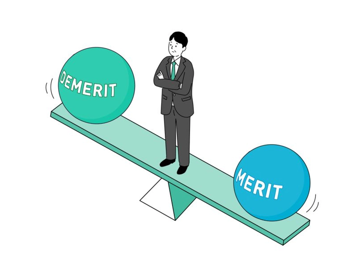 メリットとデメリットの天秤で悩むスーツの中年男性のイラスト