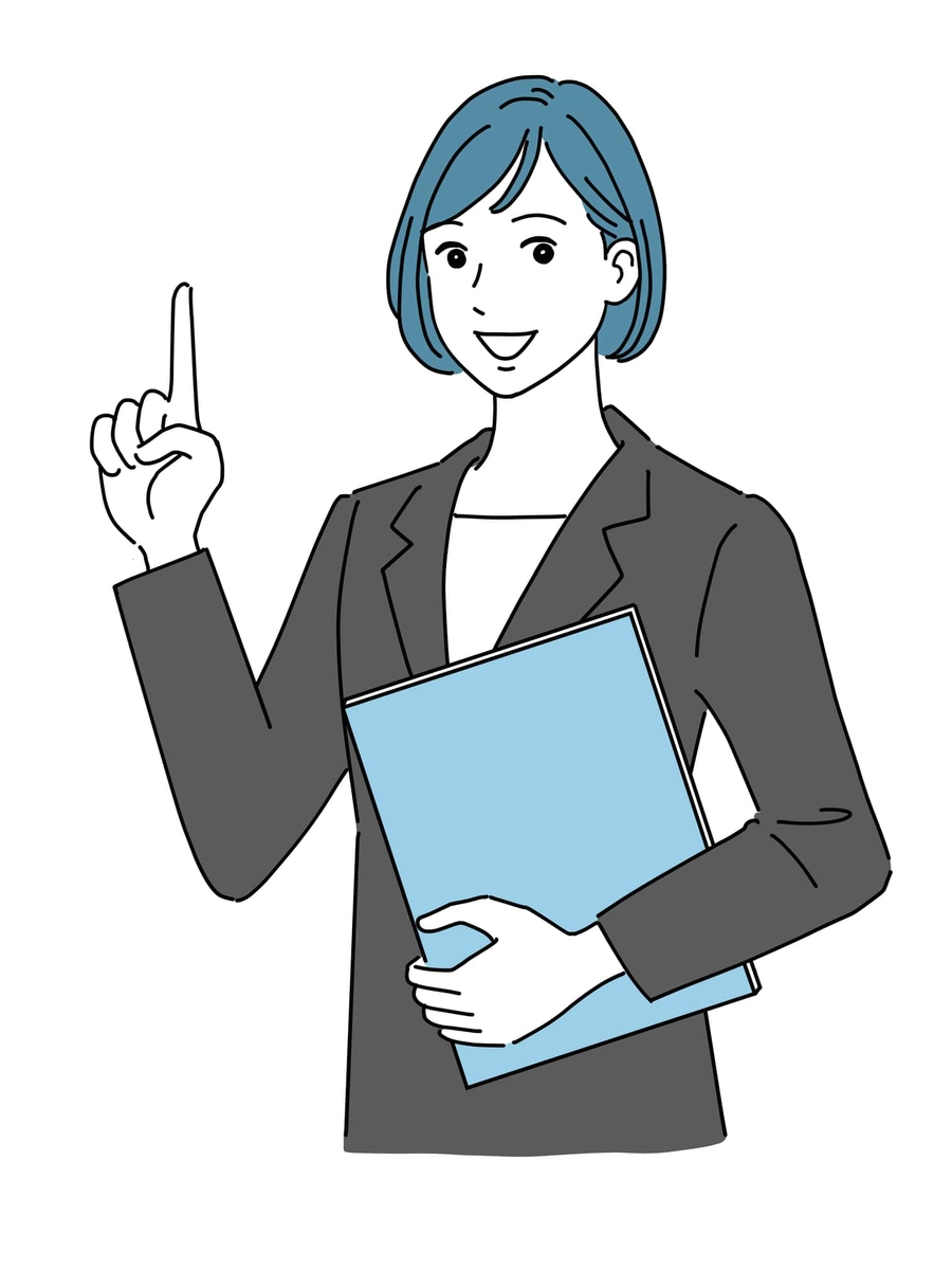 笑顔でポイント解説するスーツの女性