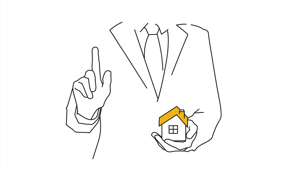 家の模型を使って説明をするビジネスマン