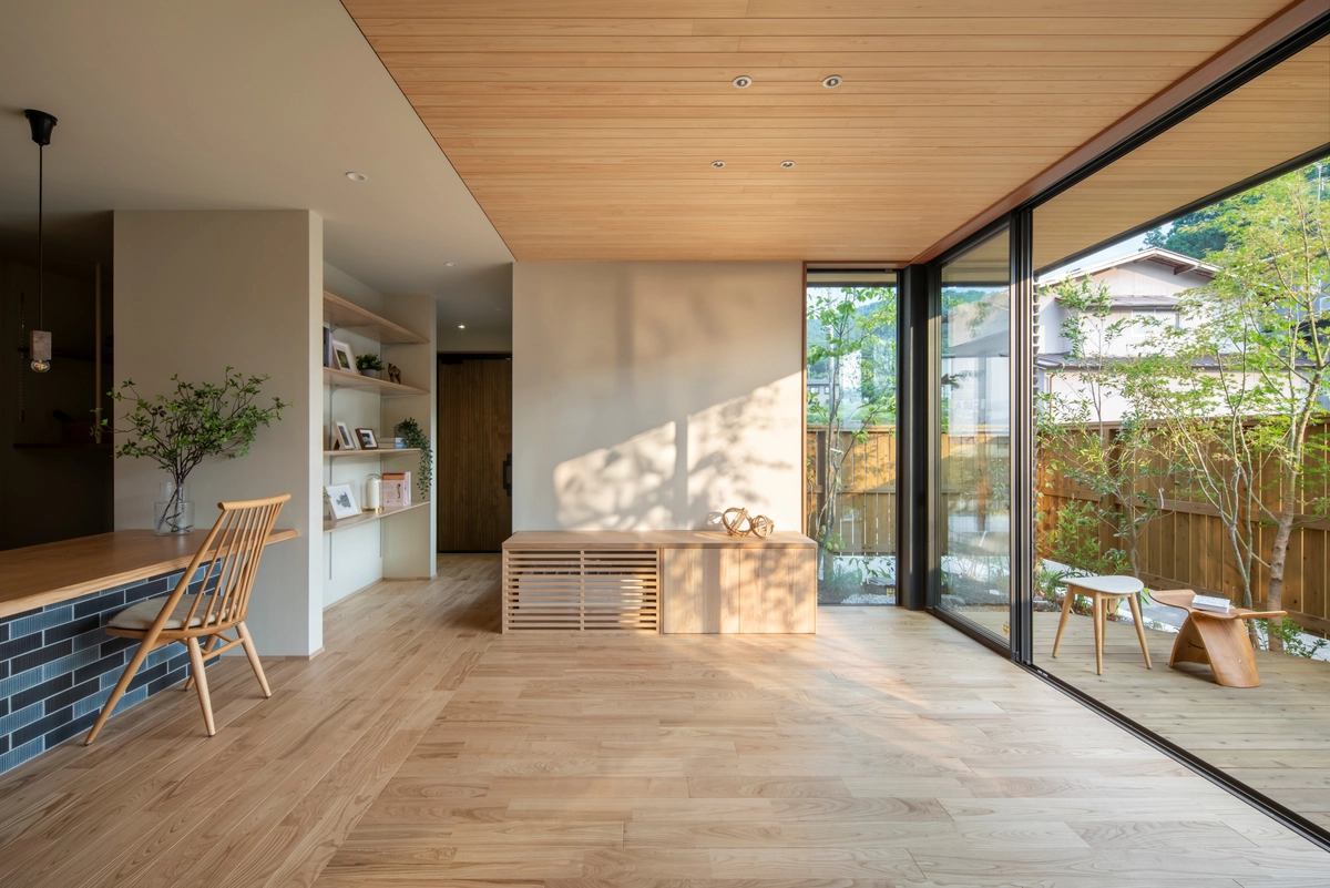 フレッシュカンパニー賞「風景に溶け込むコンパクトな平屋でのびやかに暮らす～キッチンを中心に家族が繋がる家～」