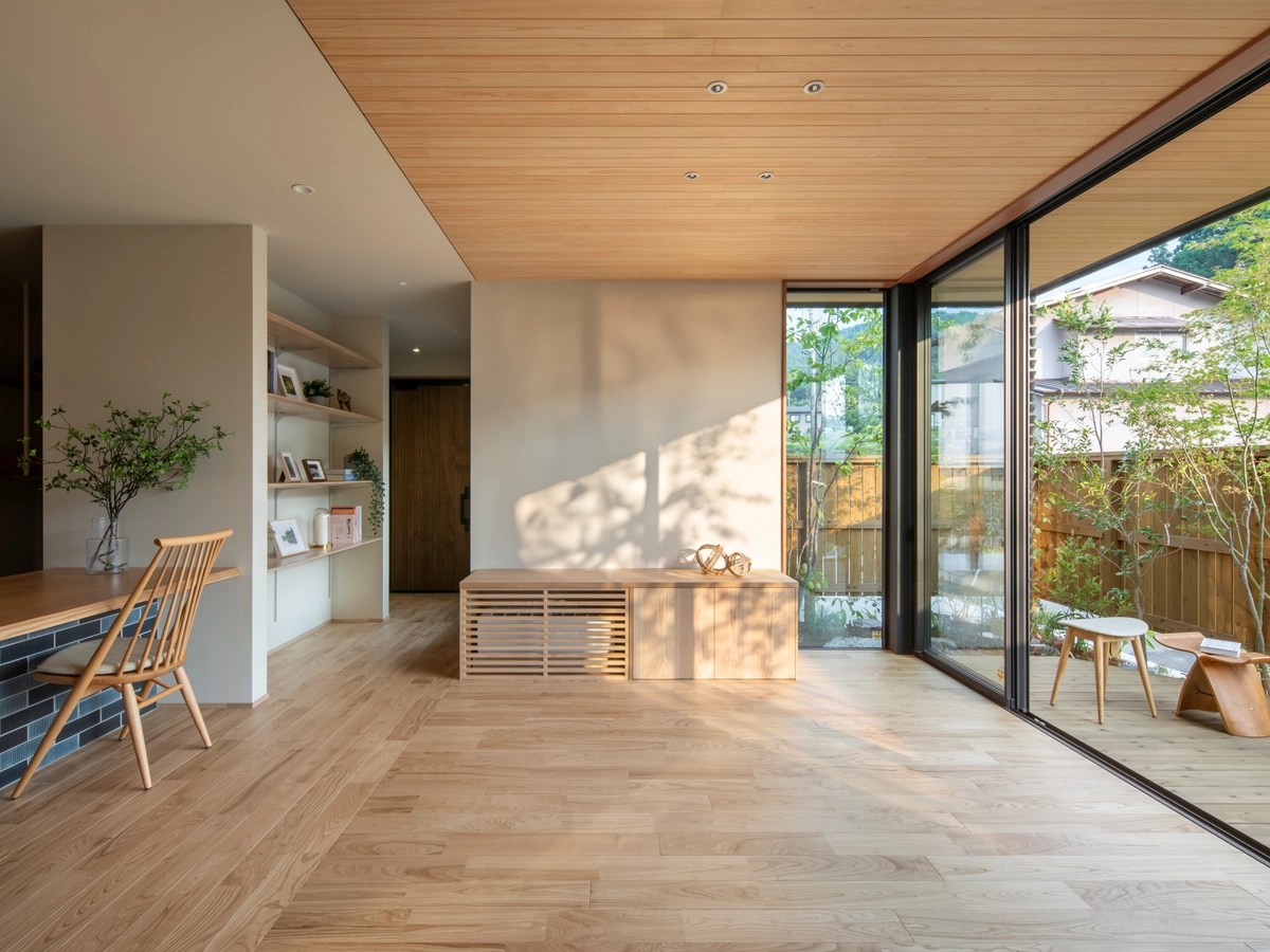 フレッシュカンパニー賞「風景に溶け込むコンパクトな平屋でのびやかに暮らす~キッチンを中心に家族が繋がる家~」