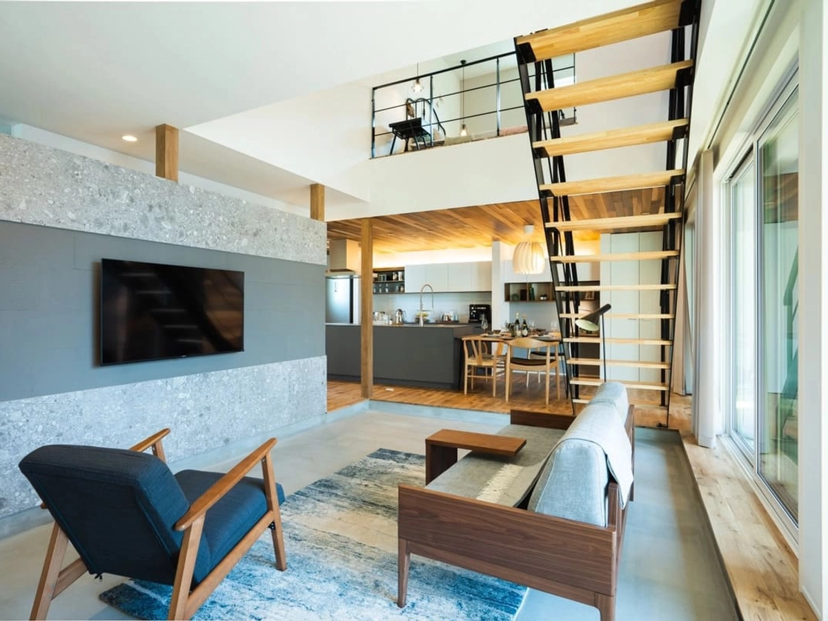 土間リビングに設置された吹き抜け