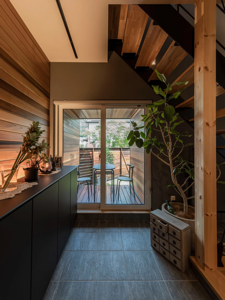 テラスが見える玄関