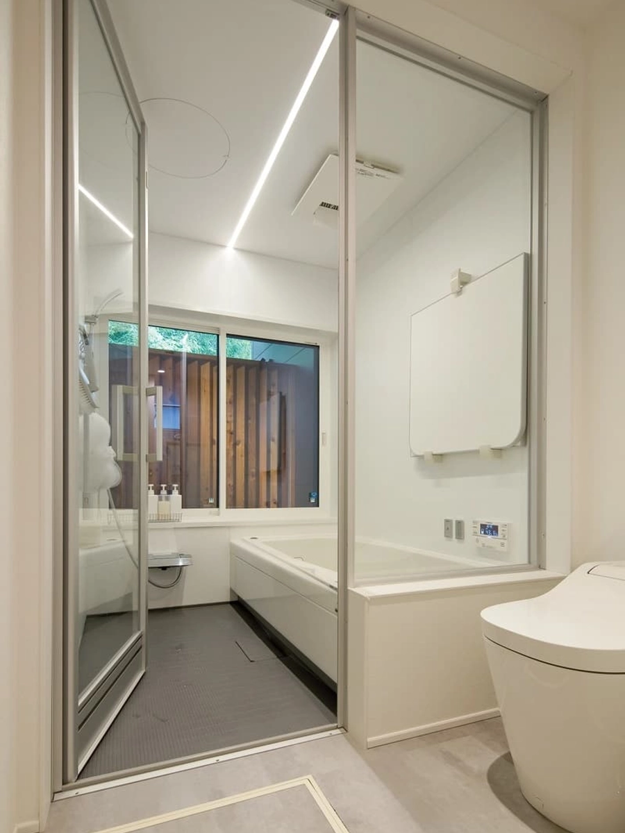 バスルームのすぐ横にあるトイレ