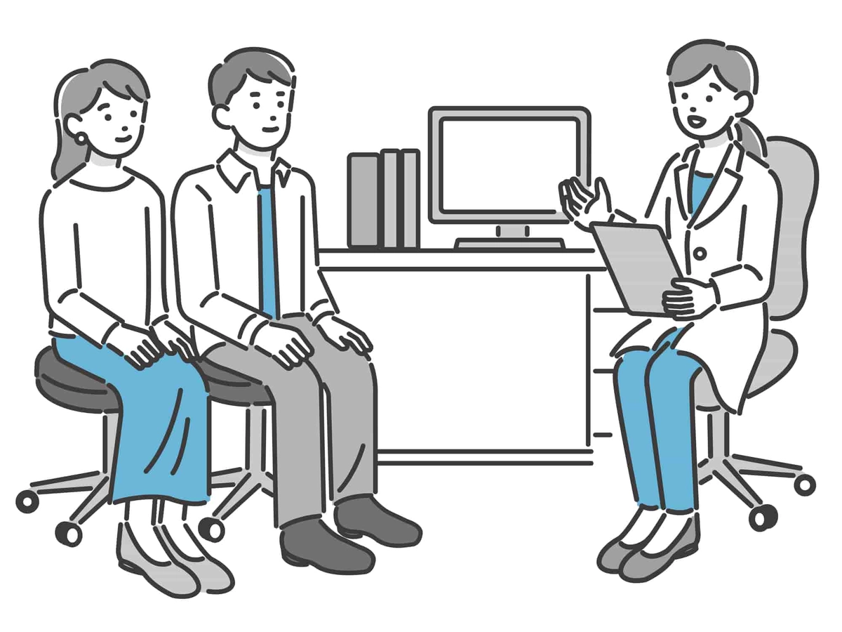 診察を受ける夫婦と女性医師