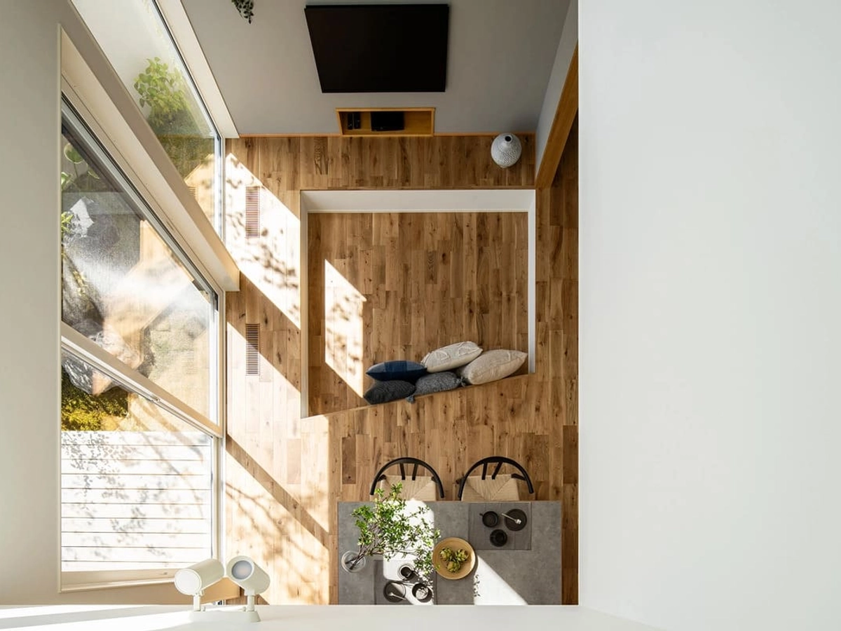 二階から見下ろした一階リビングのダウンフロア