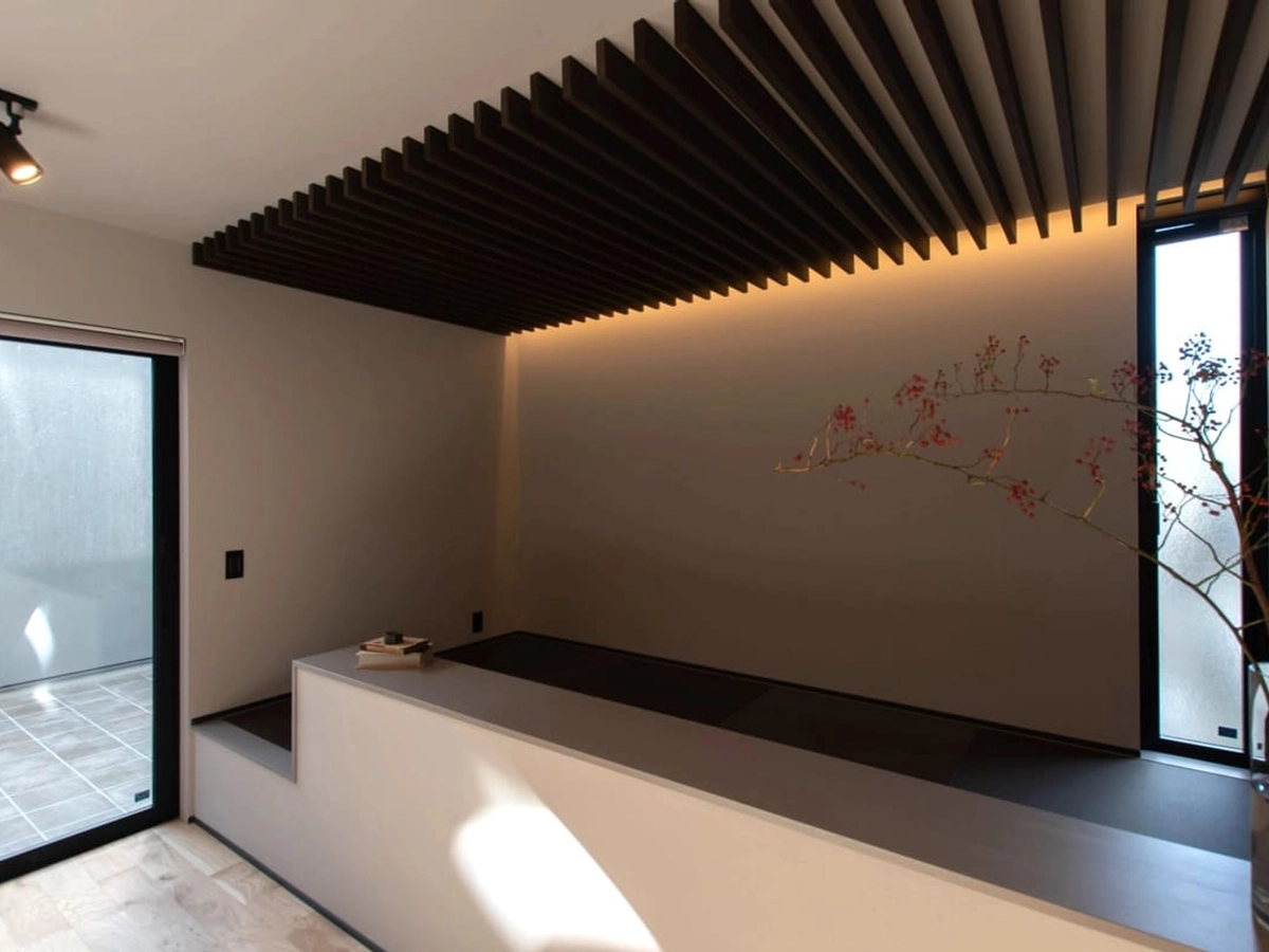 ホテルライクなダークトーンの和室