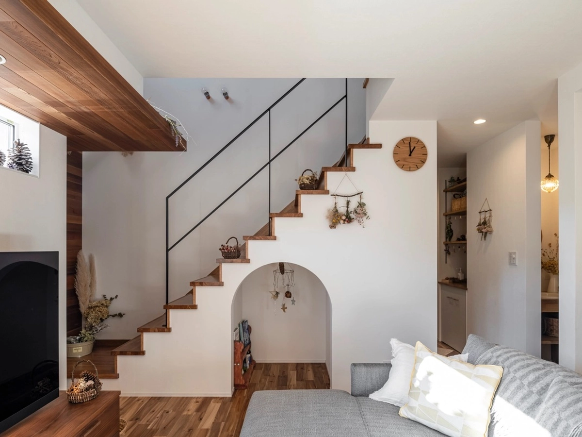 階段下のアーチ型のキッズヌック